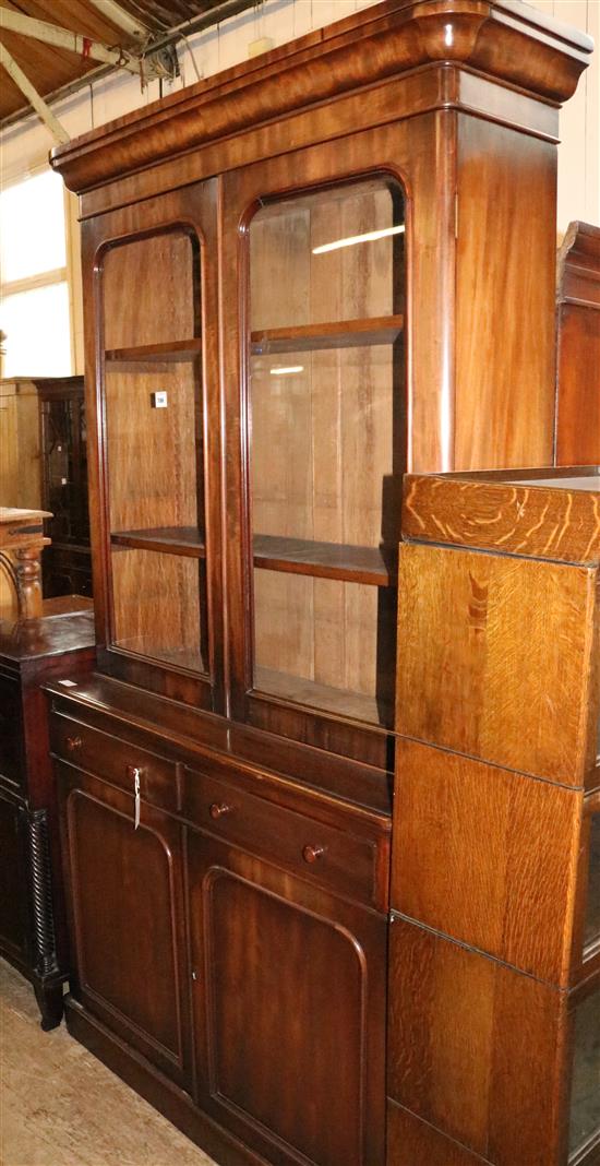 Victorian mahogany glazed bookcase(-)